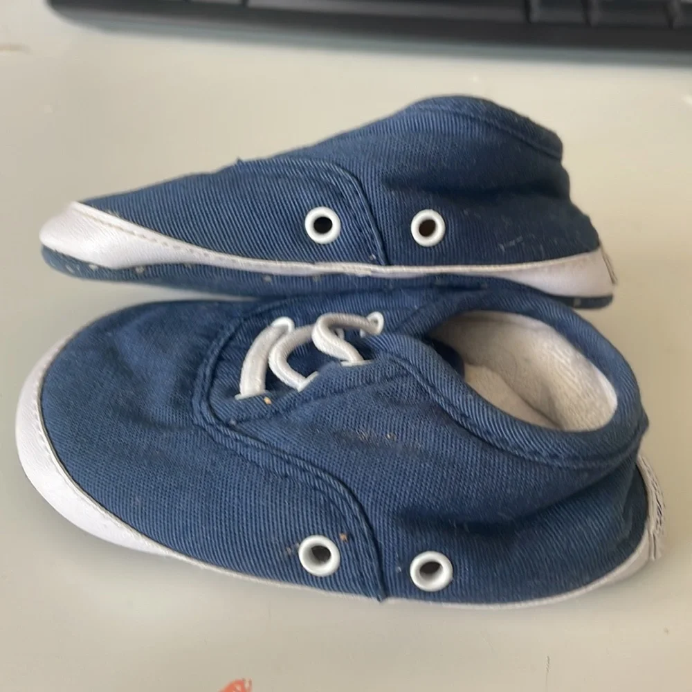 Carter’s Baby Canvas Sneakers Sz 3 EUC